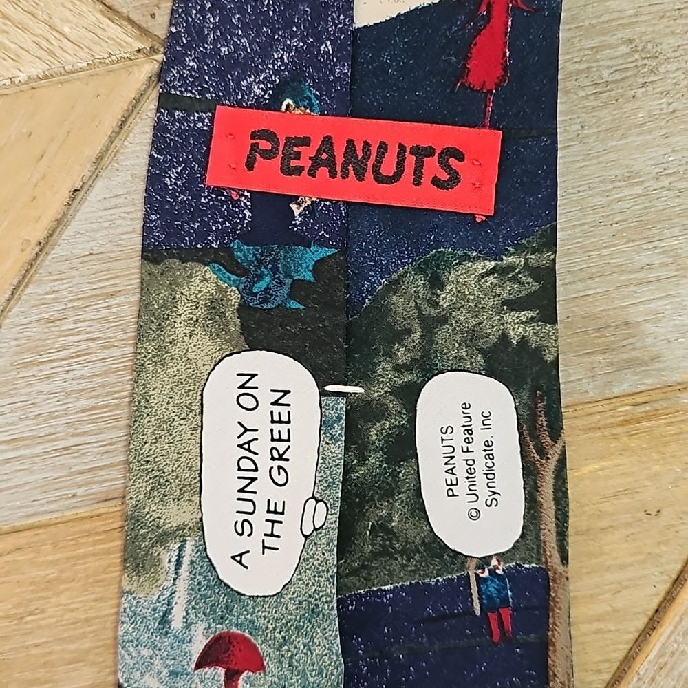 Peanuts Snoopy Tie - Picture 4 of 5